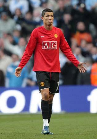 孔蒂：我们的中场只剩洛博特卡和小麦，希望不会再有人受伤（孔蒂：中场仅余洛博特卡与小麦，盼再无伤兵）