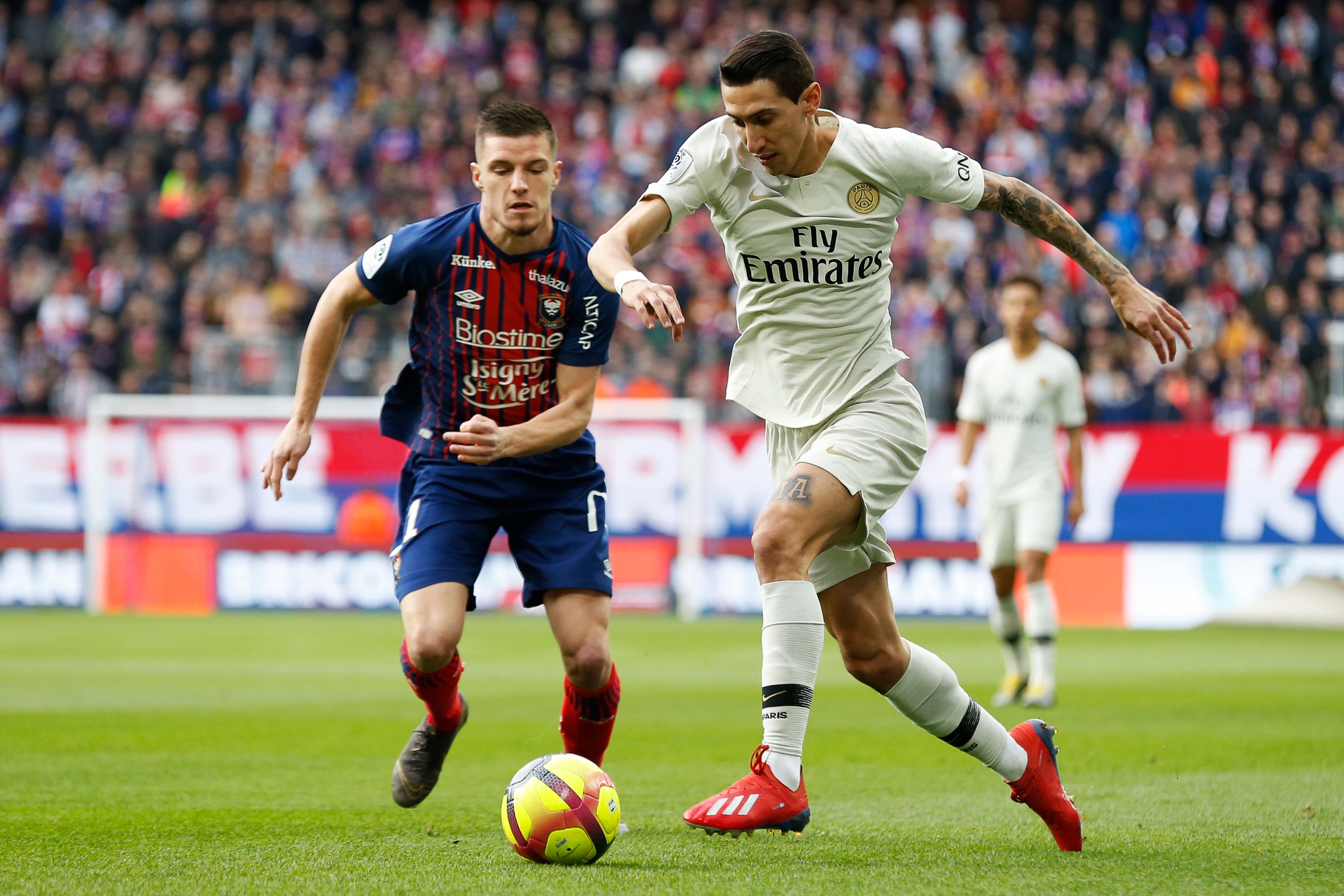 自威廉以来，埃斯特旺是首位连续3场欧冠进球的切尔西球员（埃斯特旺成继威廉后首位欧冠三连场破门的切尔西球员）