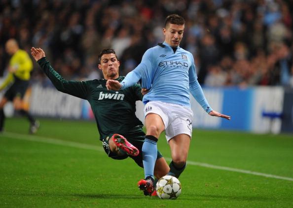 江苏男篮75-101不敌广东男篮，马国栋罚球全失，表现欠佳，新秀合同到期后离队。（江苏男篮75比101负于广东男篮，马国栋罚球全失表现低迷，新秀合同期满离队）