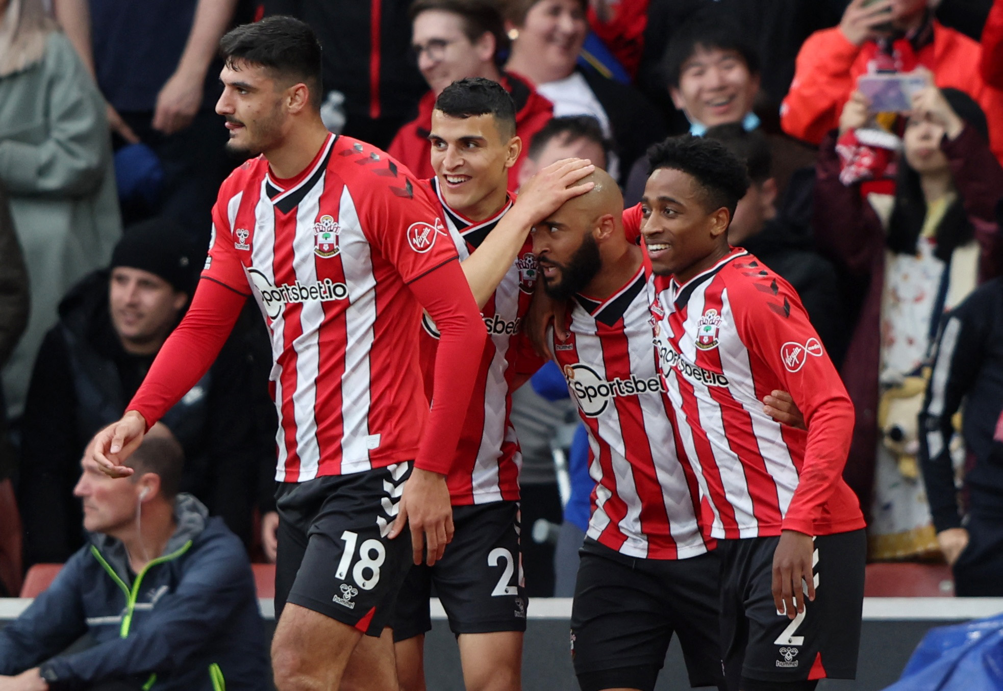 每体：拜仁巴萨有意霍村前锋阿斯拉尼，转会费不超过2500万欧（每体：巴萨、拜仁有意引进霍芬海姆前锋阿斯拉尼，转会费上限2500万欧）