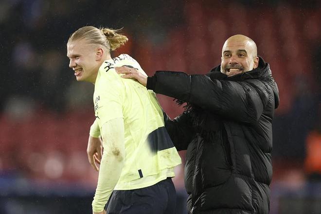 老将坚持打完最后一分钟（老将拼到终场最后一秒）