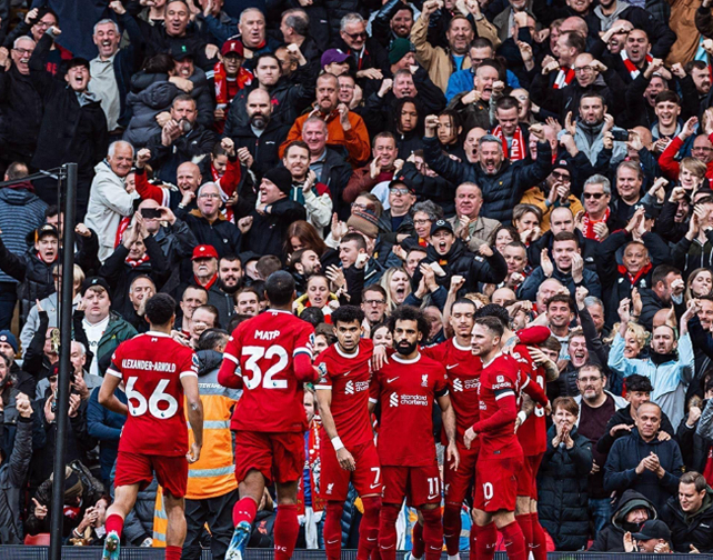 全队站位越踢越有感觉（越踢越默契，全队站位愈加到位）