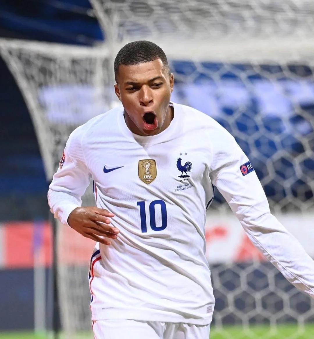 欧冠淘汰赛前瞻：巴萨客场挑战曼联,（欧冠淘汰赛看点：巴萨做客老特拉福德挑战曼联）