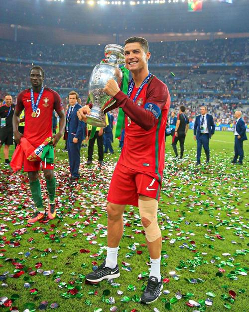 劳塔罗7个自然年意甲进球数上双，成为国米队史第四人（劳塔罗7个自然年意甲进球两位数，成国米队史第4人）