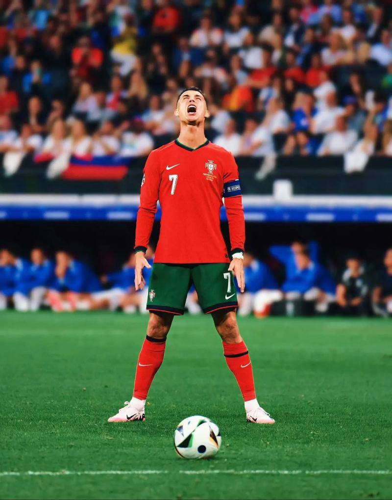 四次神扑助毕包0-0战平巴黎，乌奈-西蒙当选全场最佳球员（四度神扑护航毕包0-0巴黎，乌奈-西蒙荣膺全场最佳）