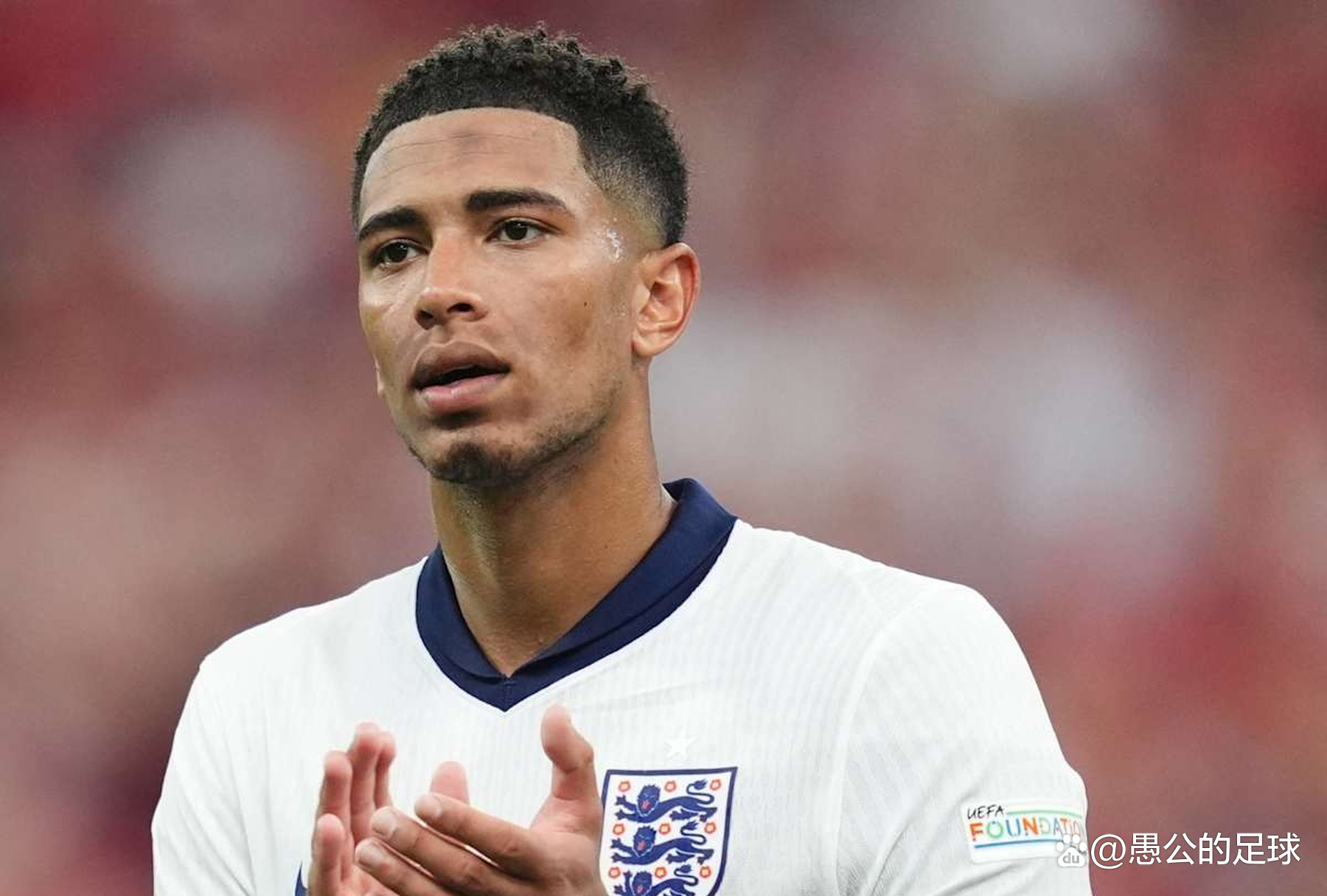 前意甲裁判谈DV9点球被吹：他和防守球员互有拉扯，都不犯规（前意甲裁判评DV9点球被取消：与后卫互相拉扯，均不构成犯规）