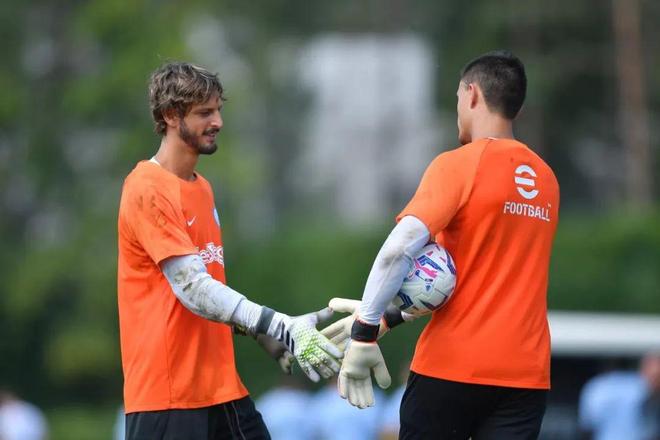 哈兰德：第一次在伯纳乌进球很特别；C罗的身体保养值得借鉴（哈兰德：首次在伯纳乌破门意义非凡，C罗的身体管理值得学习）