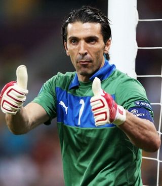 世体：梅西在进入诺坎普前没联系巴萨的任何人请求许可（世体：梅西进诺坎普前未与巴萨任何人沟通获取许可）