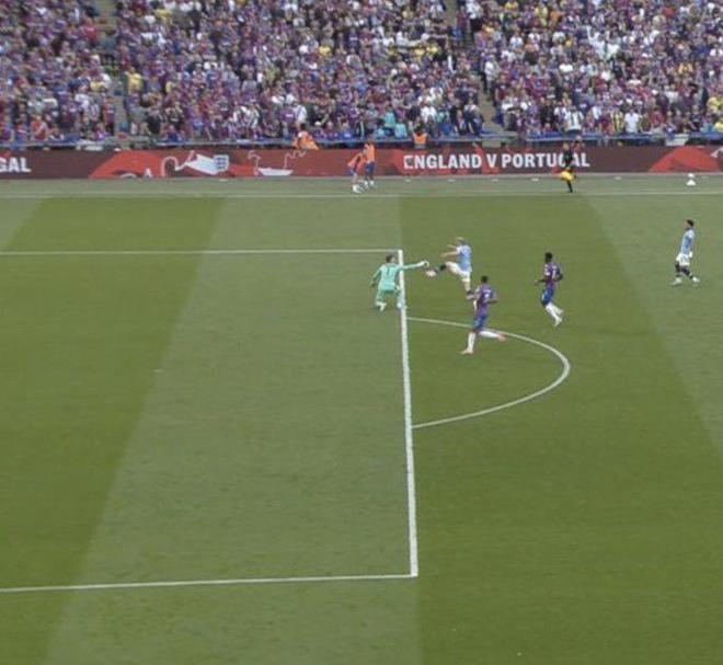 五位评论员对萨拉赫令人尴尬不尊重人进球做出反应斯洛特得到解决（五位评论员热议萨拉赫被指不尊重的争议进球，斯洛特难题告破）