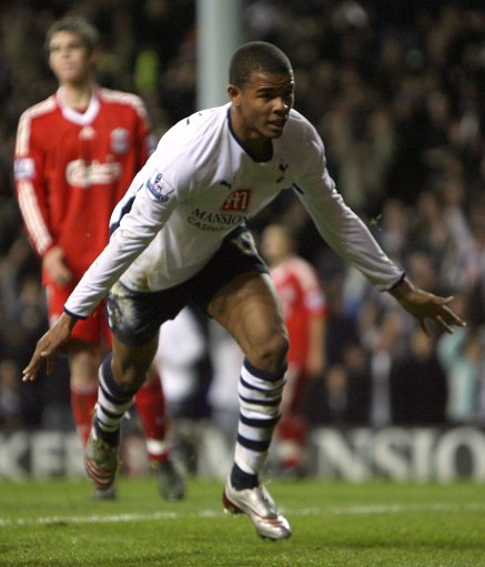 凯恩回应与巴萨传闻：我没和任何人接触，现在在拜仁很开心（凯恩否认巴萨传闻：未与任何人接触，现阶段在拜仁很开心）