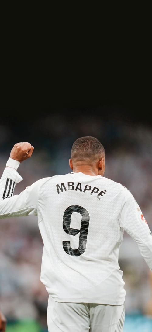 30号再续，弗林蓬社媒展示利物浦新赛季球衣（30号继续沿用，弗林蓬社媒晒利物浦新赛季球衣）