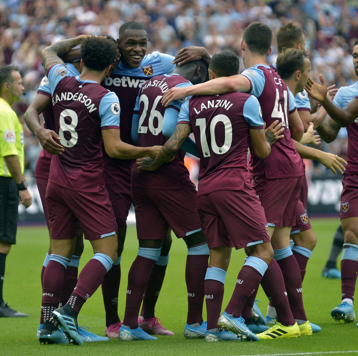 于根伟谈于汉超退役：联赛收官战的拥抱，有我对他的敬意（于根伟谈于汉超退役：谢幕战那一抱，是我对他的致敬）