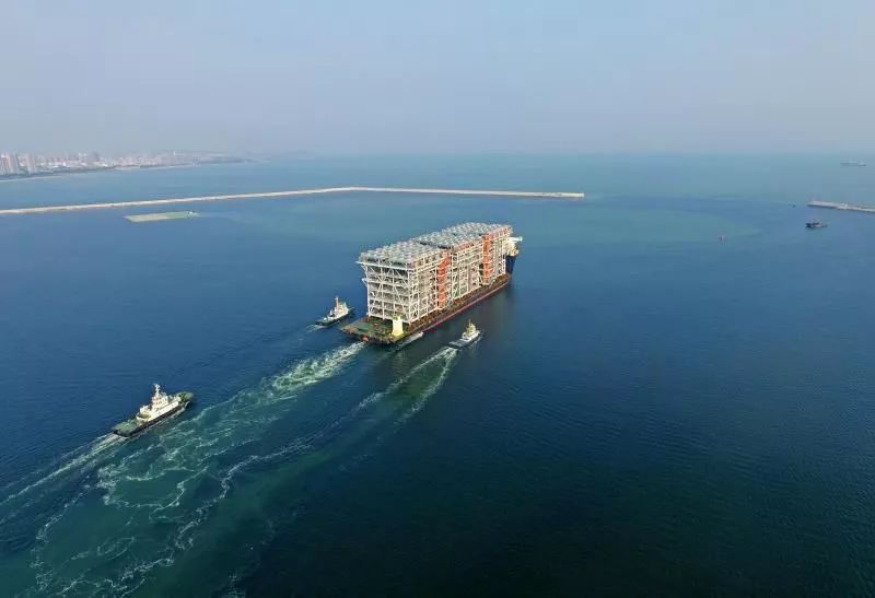 足球英超球队高薪续约门将，球迷满意（英超队豪薪续签主力门将，球迷齐声点赞）